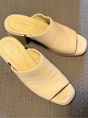 INTENTIONALLY BLANK Cream Leather Open-Toe Mule